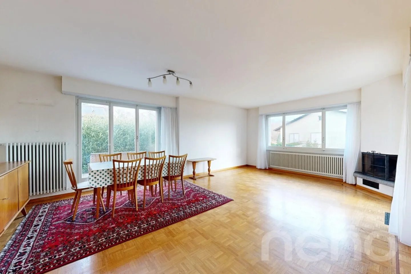 Detached House with Garden - Photo 8 of 12