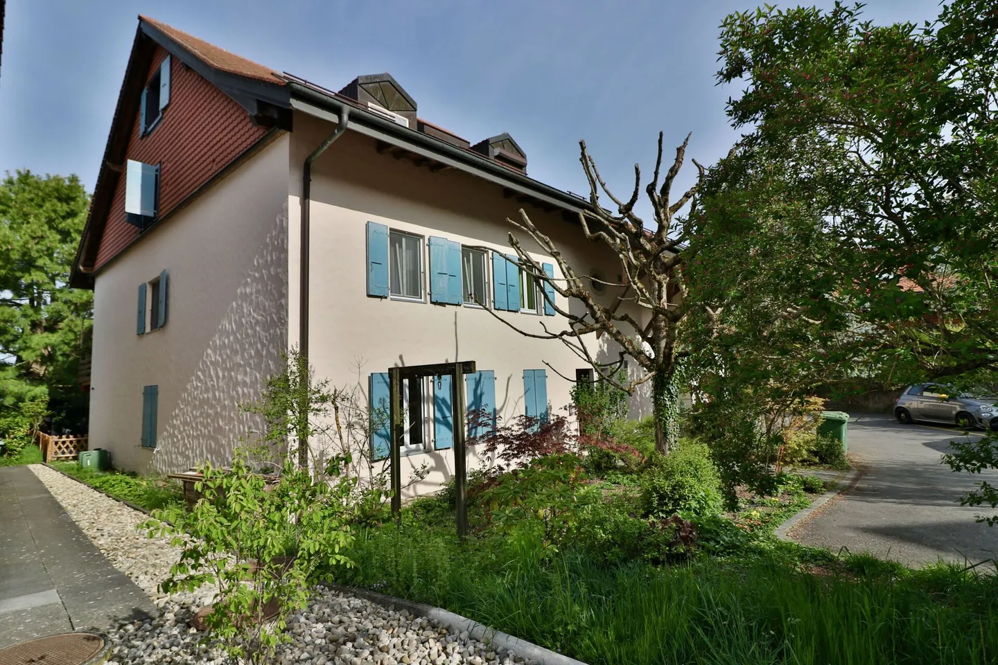 4.5 BRIGHT ROOMS IN A BUCOLIC SETTING - SMALL CONDOMINIUM OF 6 UNITS - Photo 11 of 12