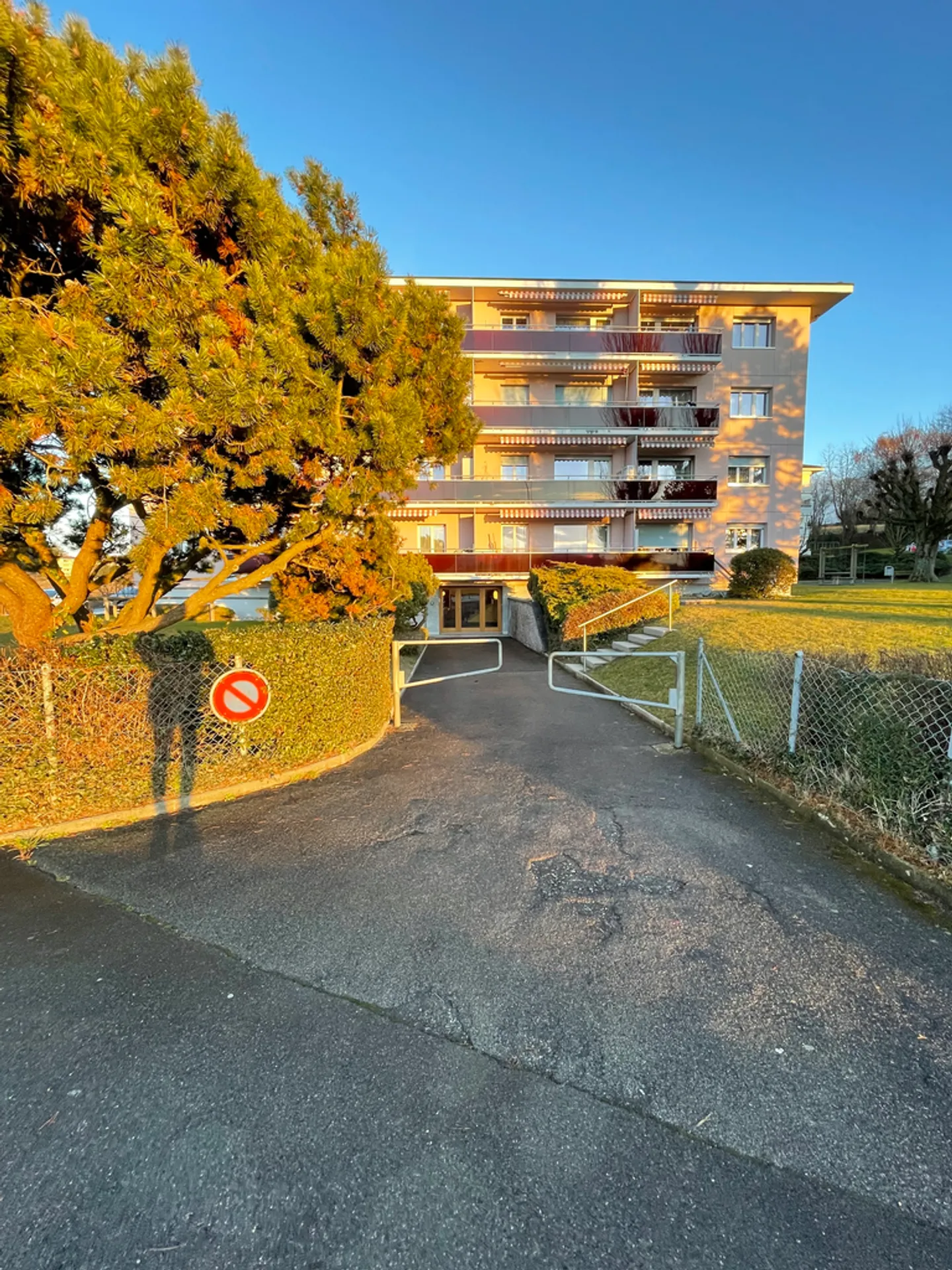 Espace de stationnement - Photo 1 sur 2