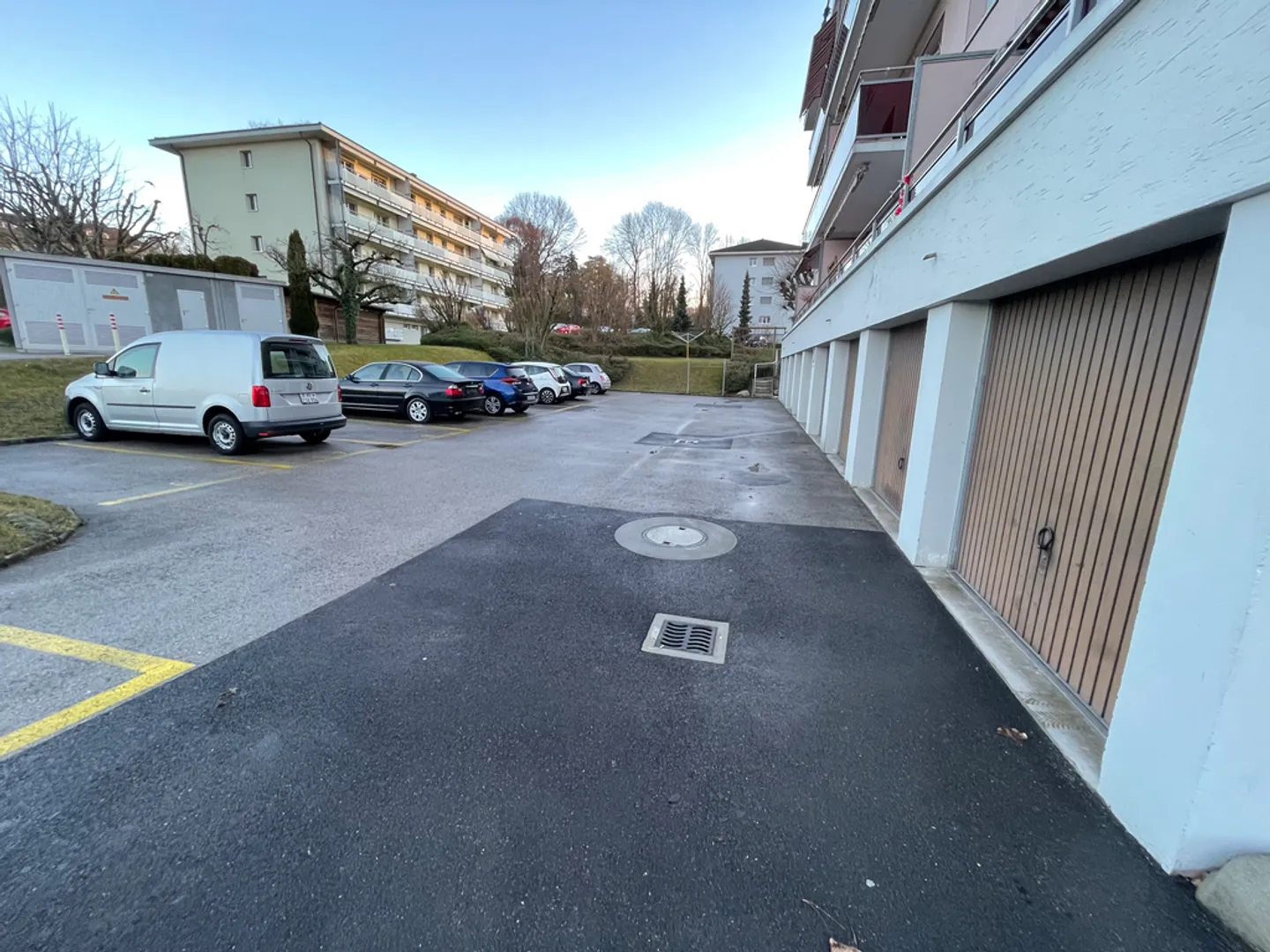 Espace de stationnement - Photo 2 sur 2