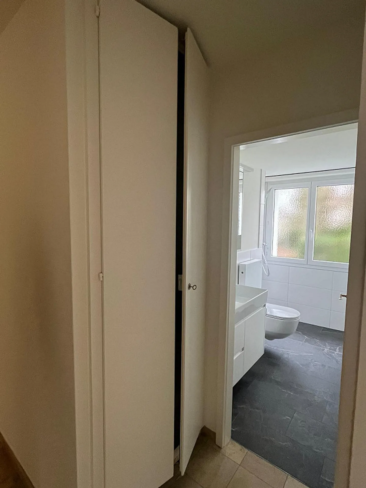 Appartamento ristrutturato di 3,5 stanze in area parco / Centrale ma verde - Foto 3 di 9