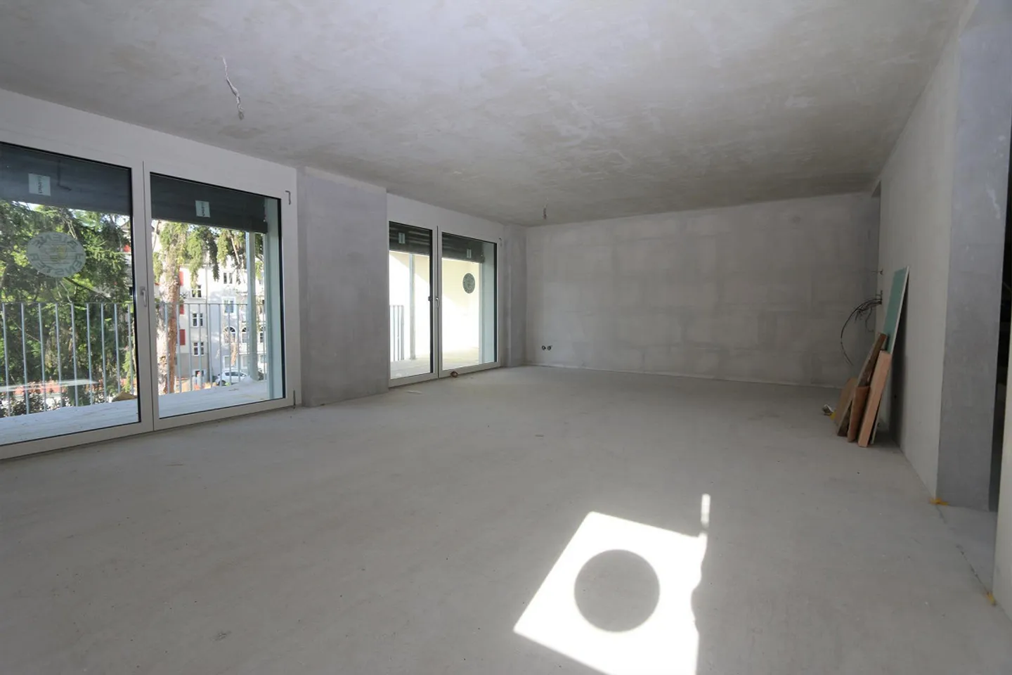 Co-création dans l'aménagement intérieur - Appartement en duplex exclusif de 4,5 pièces à Birsfelden - Photo 15 sur 16