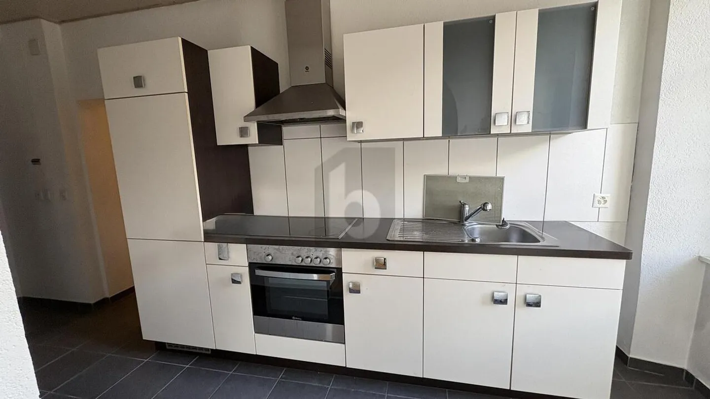 PRATICO, LUMINOSO E VICINO ALLA CITTÀ - Foto 2 di 5