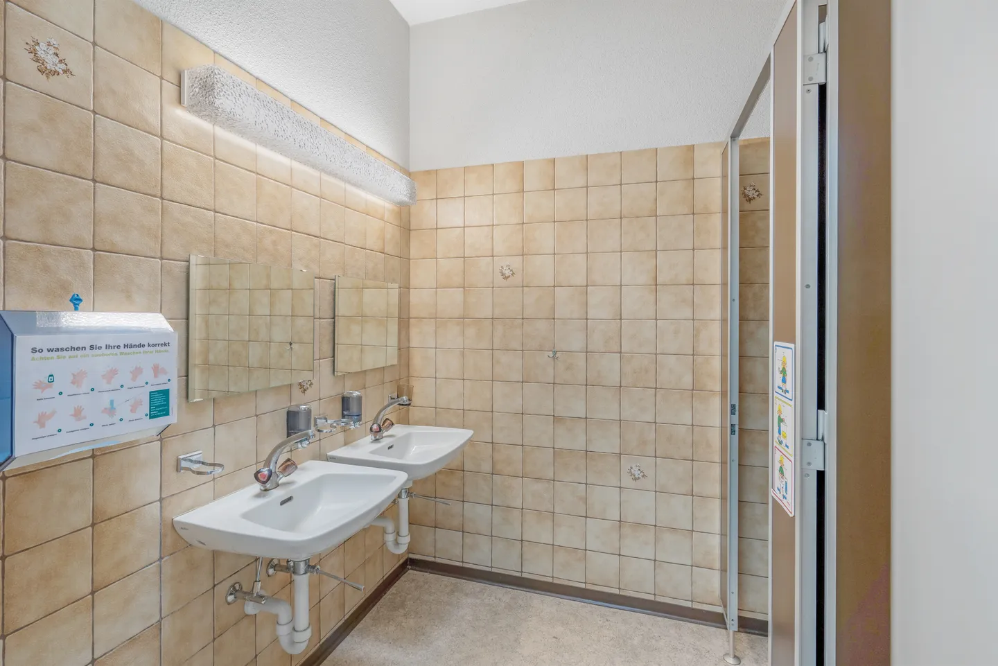 Place de parking extérieure à louer - Photo 8 sur 9