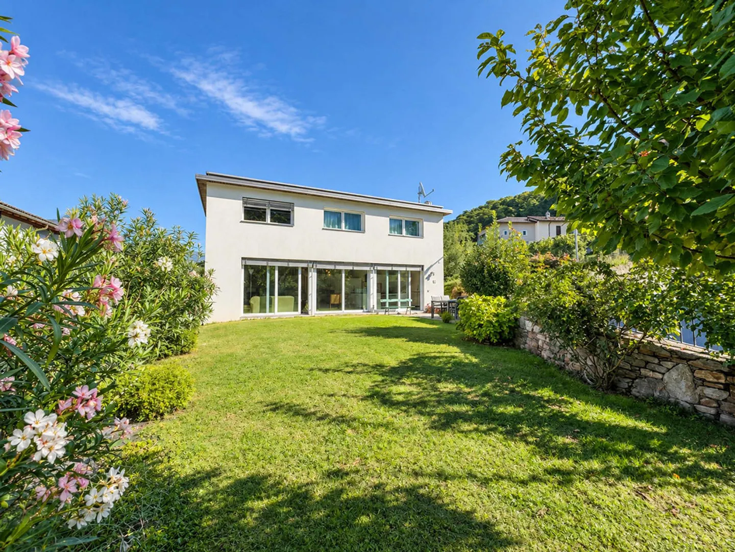 Casa familiare con giardino a Cadenazzo - Foto 7 di 16