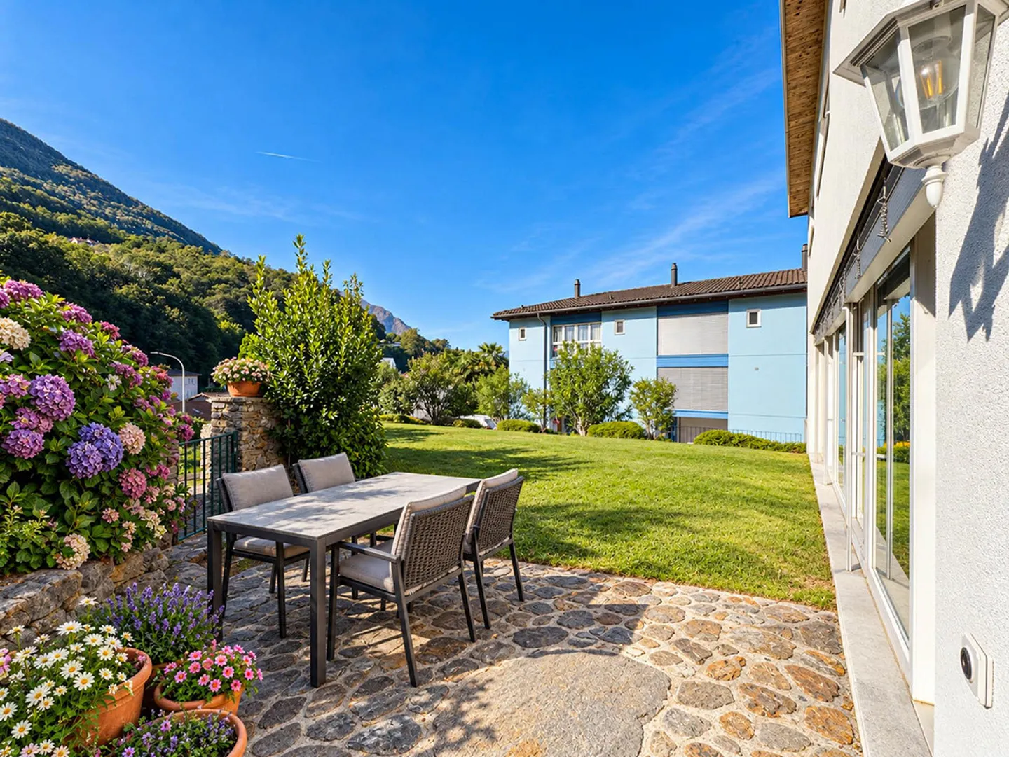Casa familiare con giardino a Cadenazzo - Foto 8 di 16