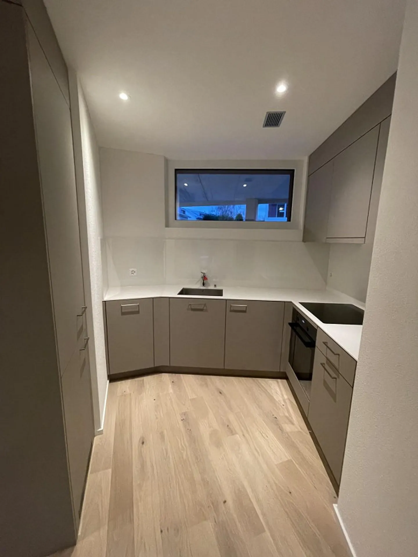 Attraktive 2.5-Zimmer-Wohnung in Kloten zu vermieten! - Foto 3 di 6