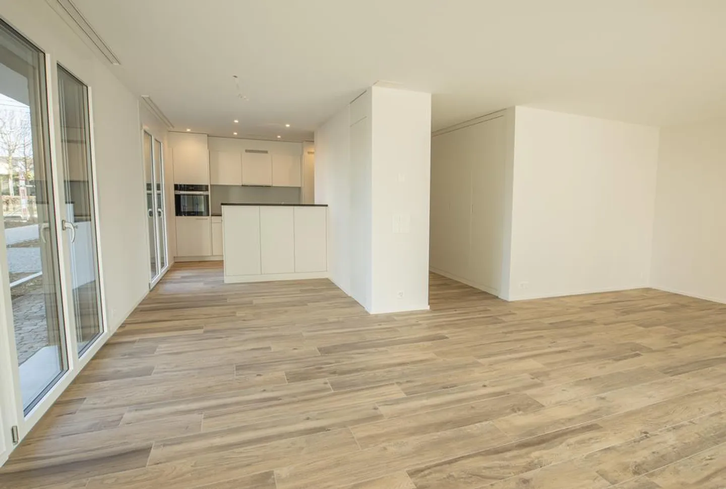 Grosszügige, helle Wohnung mit Sitzplatz und eigener Waschküche - Photo 6 of 11