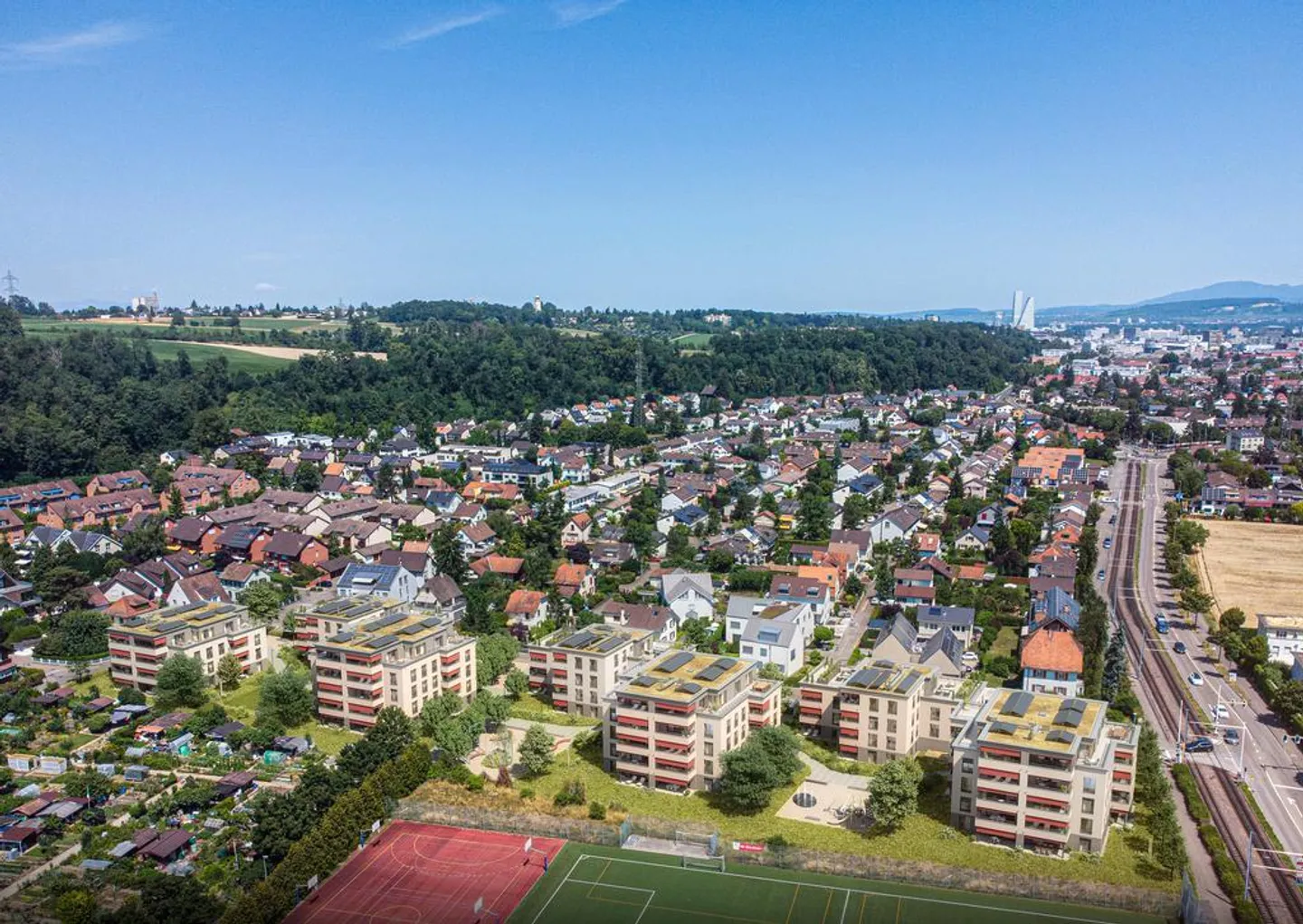 Grosszügige, helle Wohnung mit Sitzplatz und eigener Waschküche - Photo 1 of 11