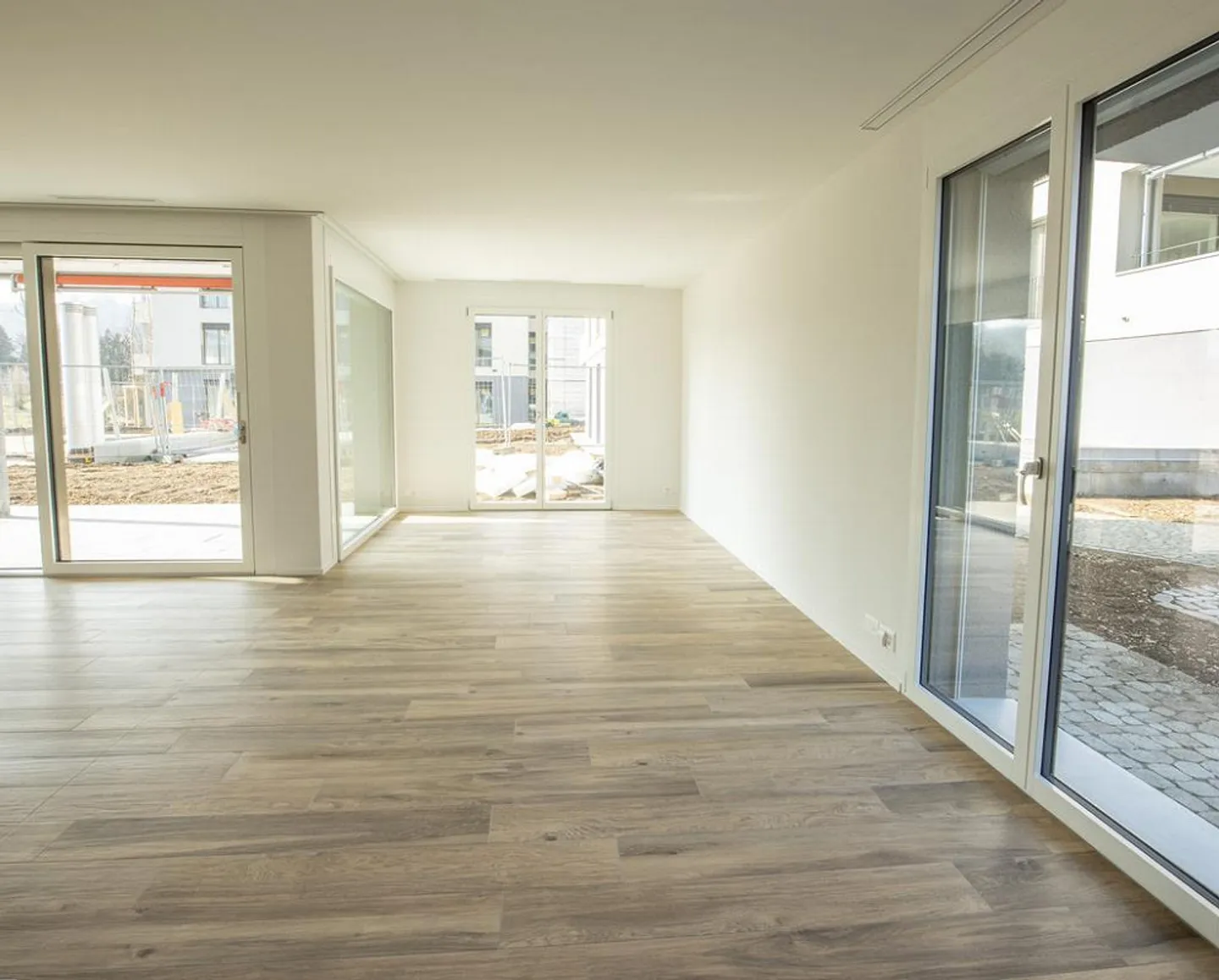 Grosszügige, helle Wohnung mit Sitzplatz und eigener Waschküche - Photo 8 of 11