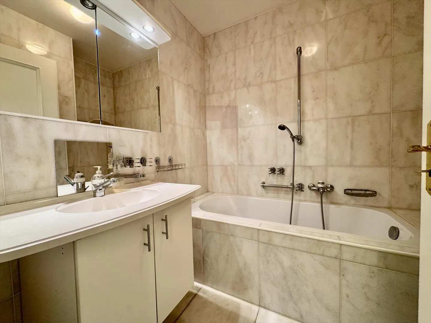 Wunderschöne Wohnung nur wenige Schritte vom Stadtzentrum entfernt - Foto 12 von 13