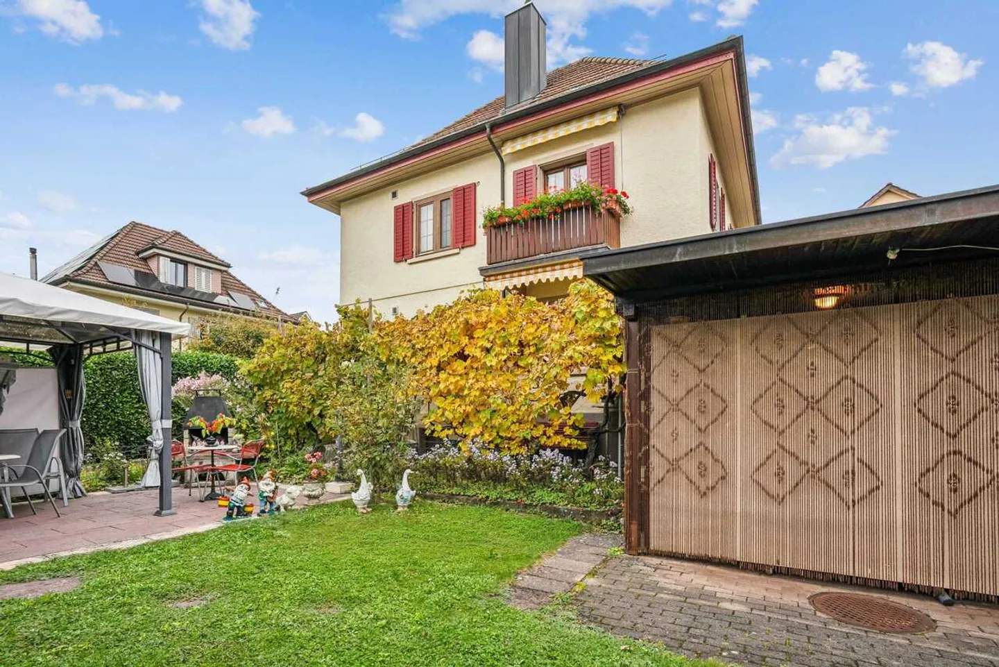 Charming family house with comfort and well-kept garden in Wettingen - Photo 1 of 13