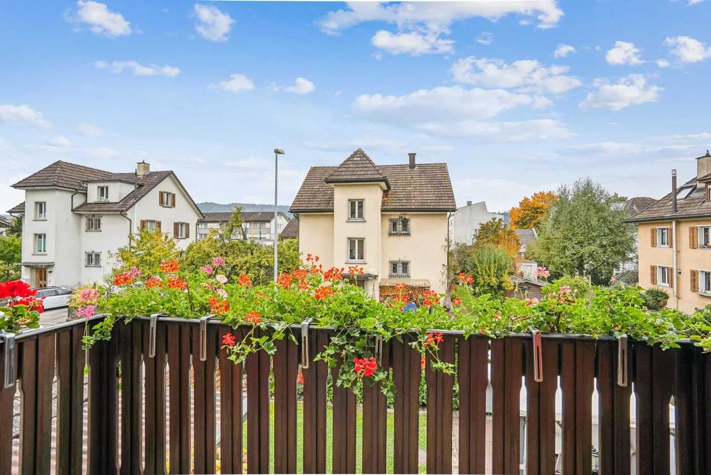 Charming family house with comfort and well-kept garden in Wettingen - Photo 11 of 13