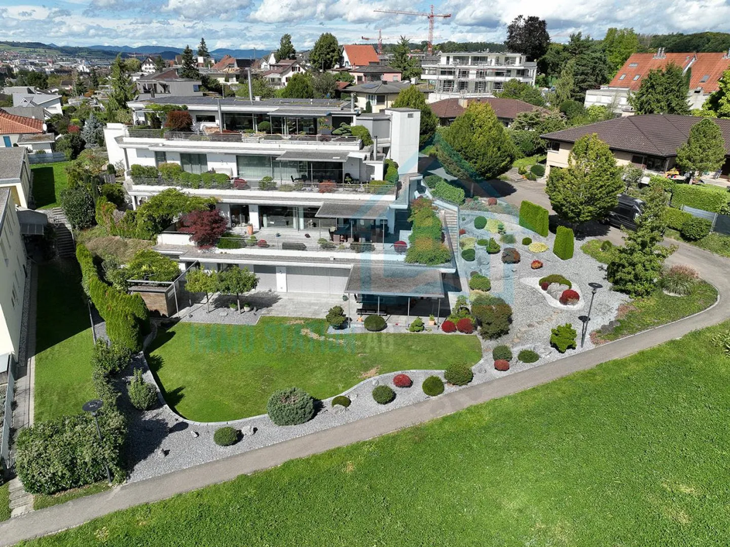 Exclusive terrace apartment with spectacular Alpine panorama - Photo 11 of 14