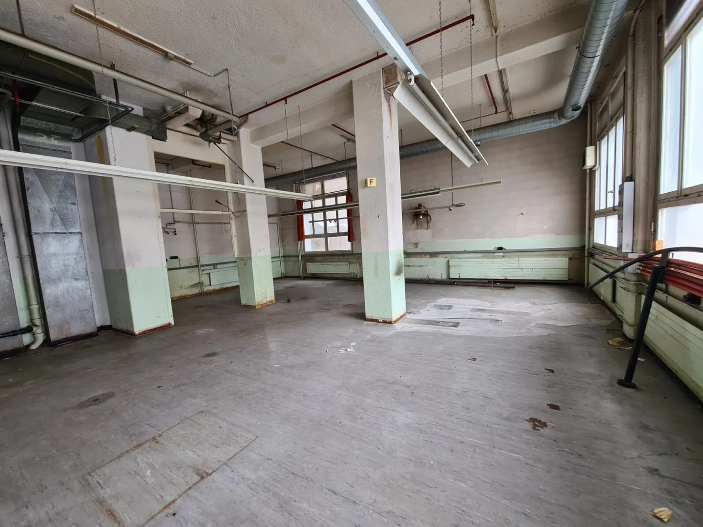 Espace Commercial Polyvalent - Photo 2 sur 5