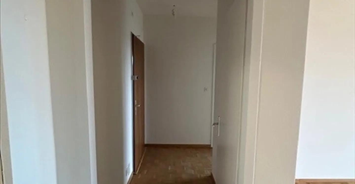 BOUCHET 8 - Large 4-room apartment on the 7th floor - Photo 4 of 9