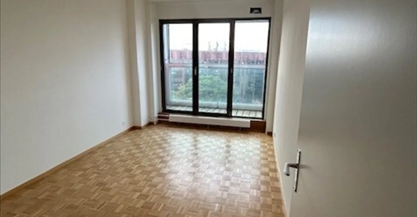 BOUCHET 8 - Large 4-room apartment on the 7th floor - Photo 5 of 9