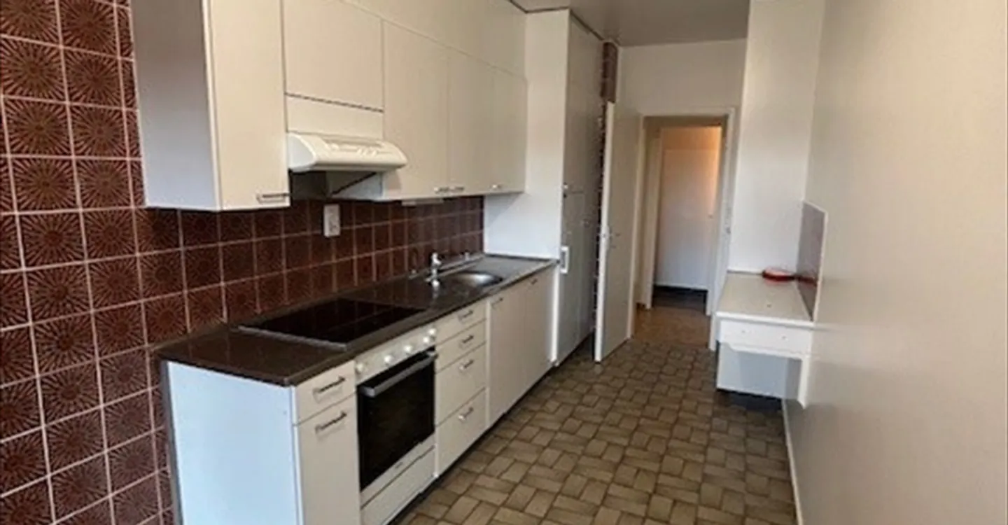 BOUCHET 8 - Large 4-room apartment on the 7th floor - Photo 7 of 9