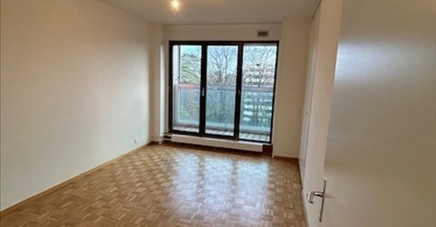 BOUCHET 8 - Large 4-room apartment on the 7th floor - Photo 8 of 9