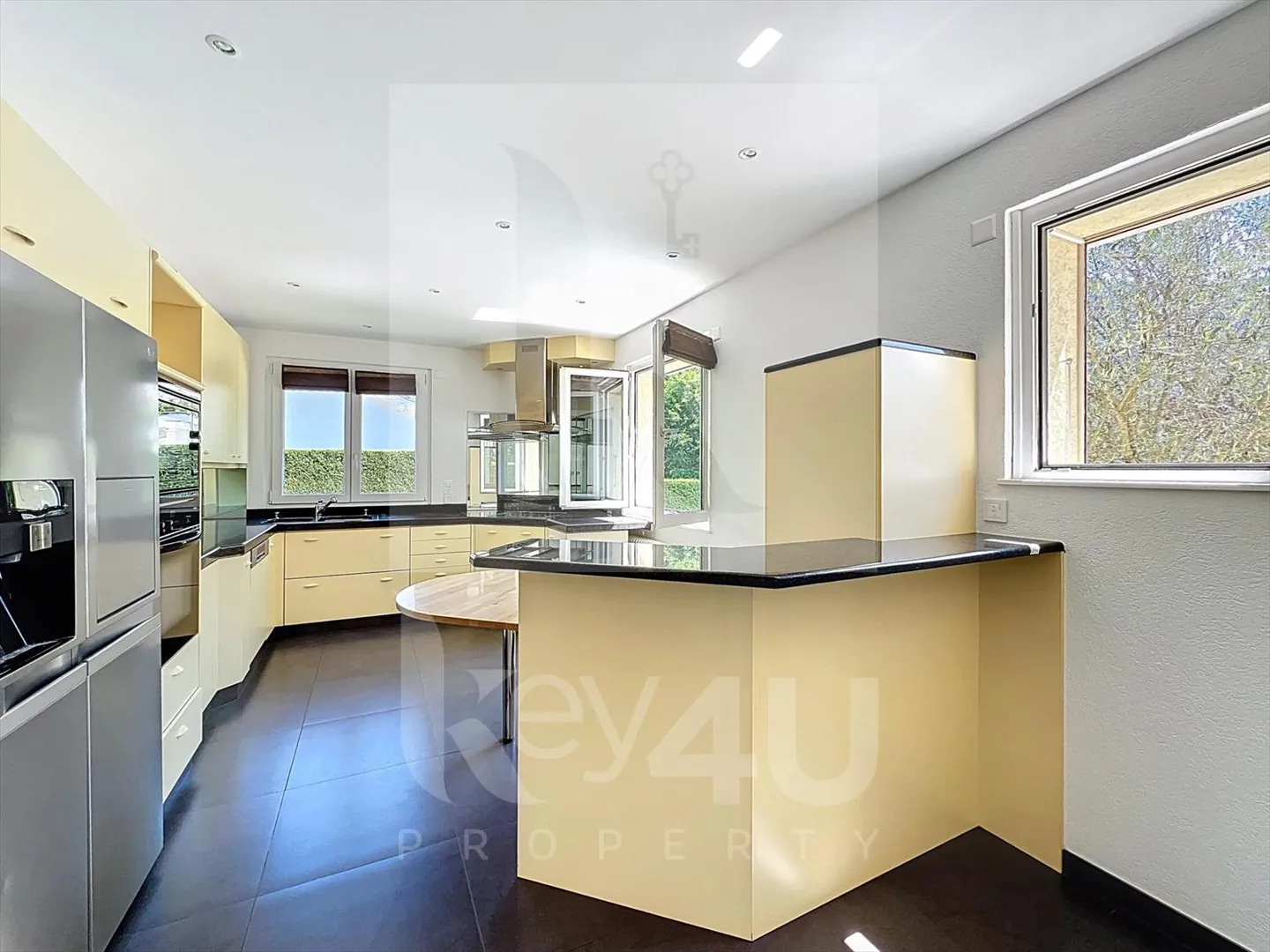 Veyrier ? Spacious family villa with pool, quiet and unobstructed view - Photo 3 of 10