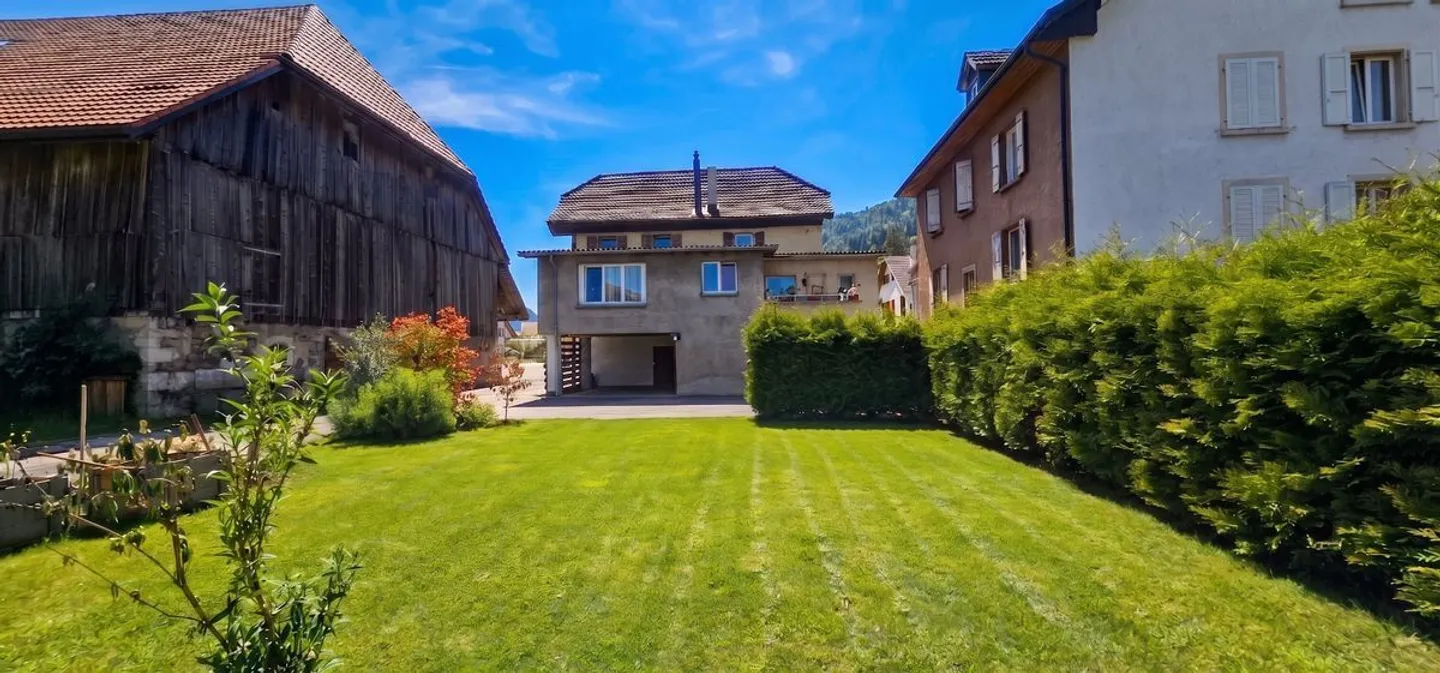 Autentica casa di villaggio, fascino e volumi a Boveresse - Foto 3 di 13