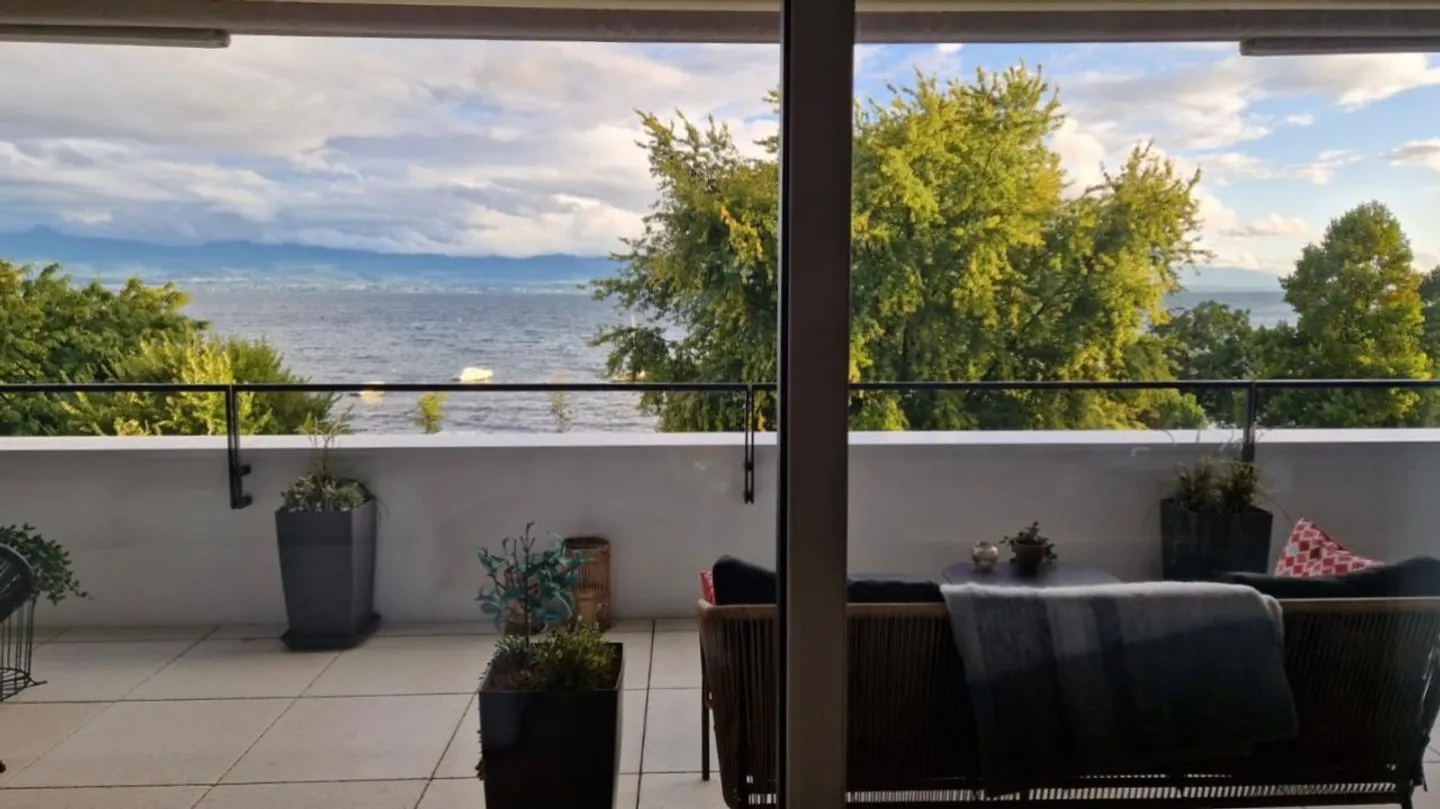 Magnifique appartement de 4,5 pièces avec de nouvelles normes et une vue imprenable sur le lac et les Alpes - Photo 2 sur 12