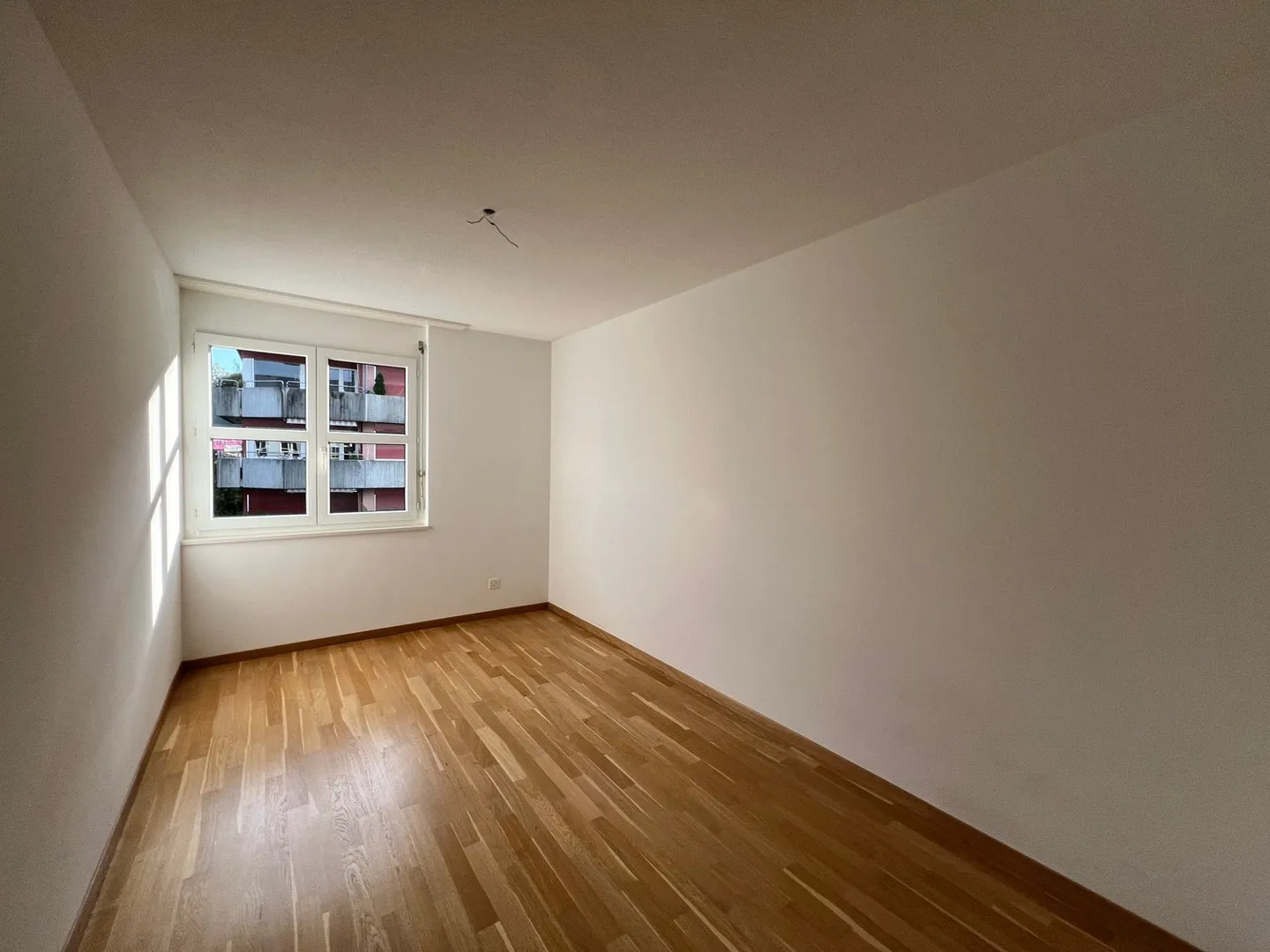 Appartamento tranquillo di 4,5 stanze nel verde - Foto 9 di 13