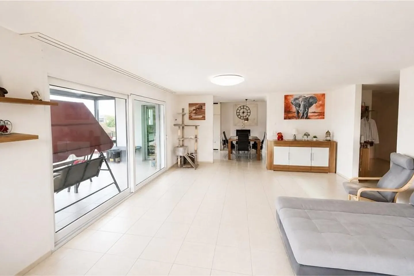 Spacious 4.5-room condominium with glazed balcony in Re... - Photo 2 of 13