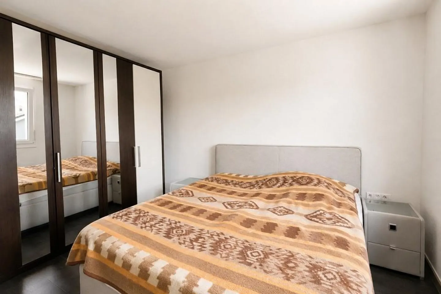 Spacious 4.5-room condominium with glazed balcony in Re... - Photo 8 of 13