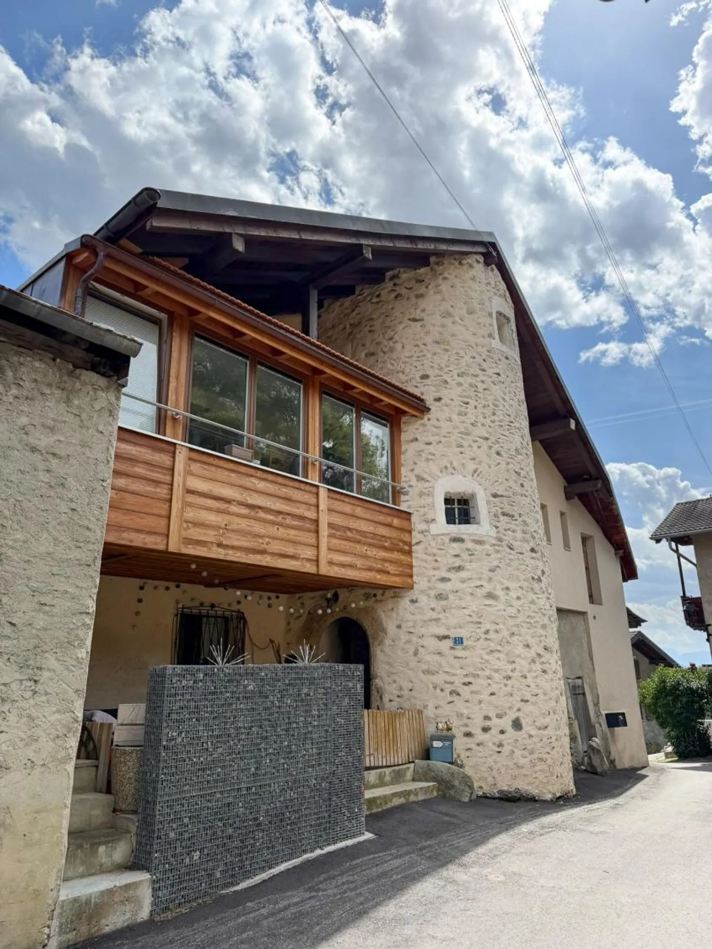 Casa di carattere con tre appartamenti a Savièse - Foto 2 di 13