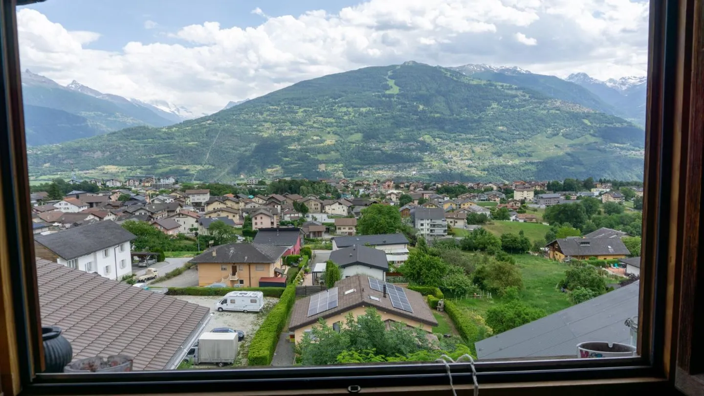 Casa di carattere con tre appartamenti a Savièse - Foto 3 di 13