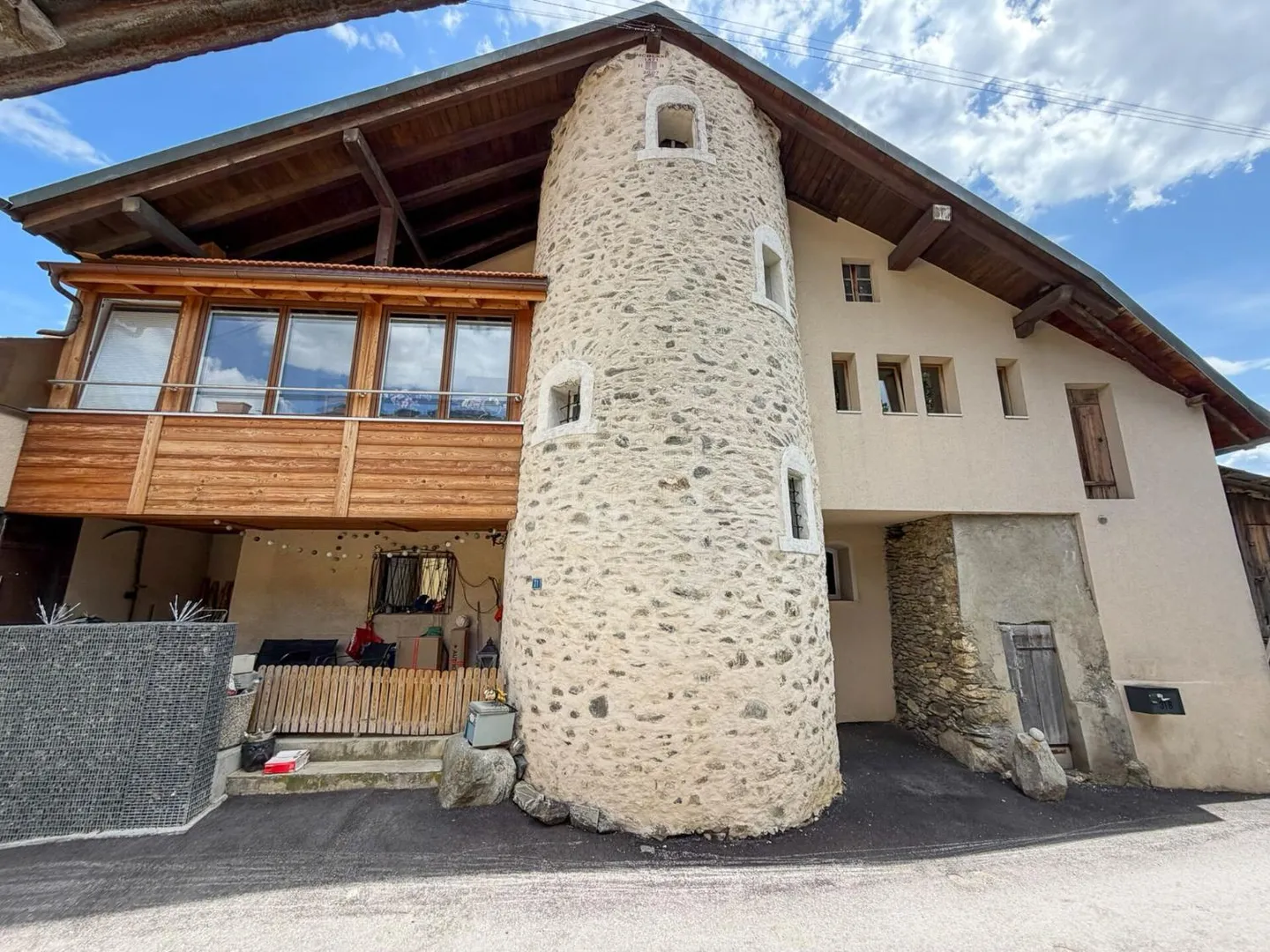 Casa di carattere con tre appartamenti a Savièse - Foto 1 di 13