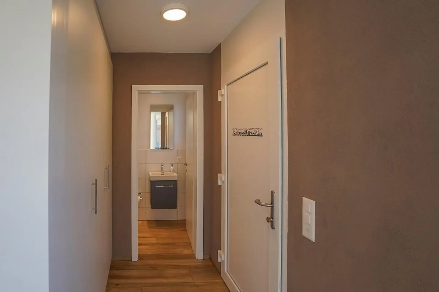 Casa familiare semi-indipendente quasi nuova in un contesto rurale - Foto 6 di 13