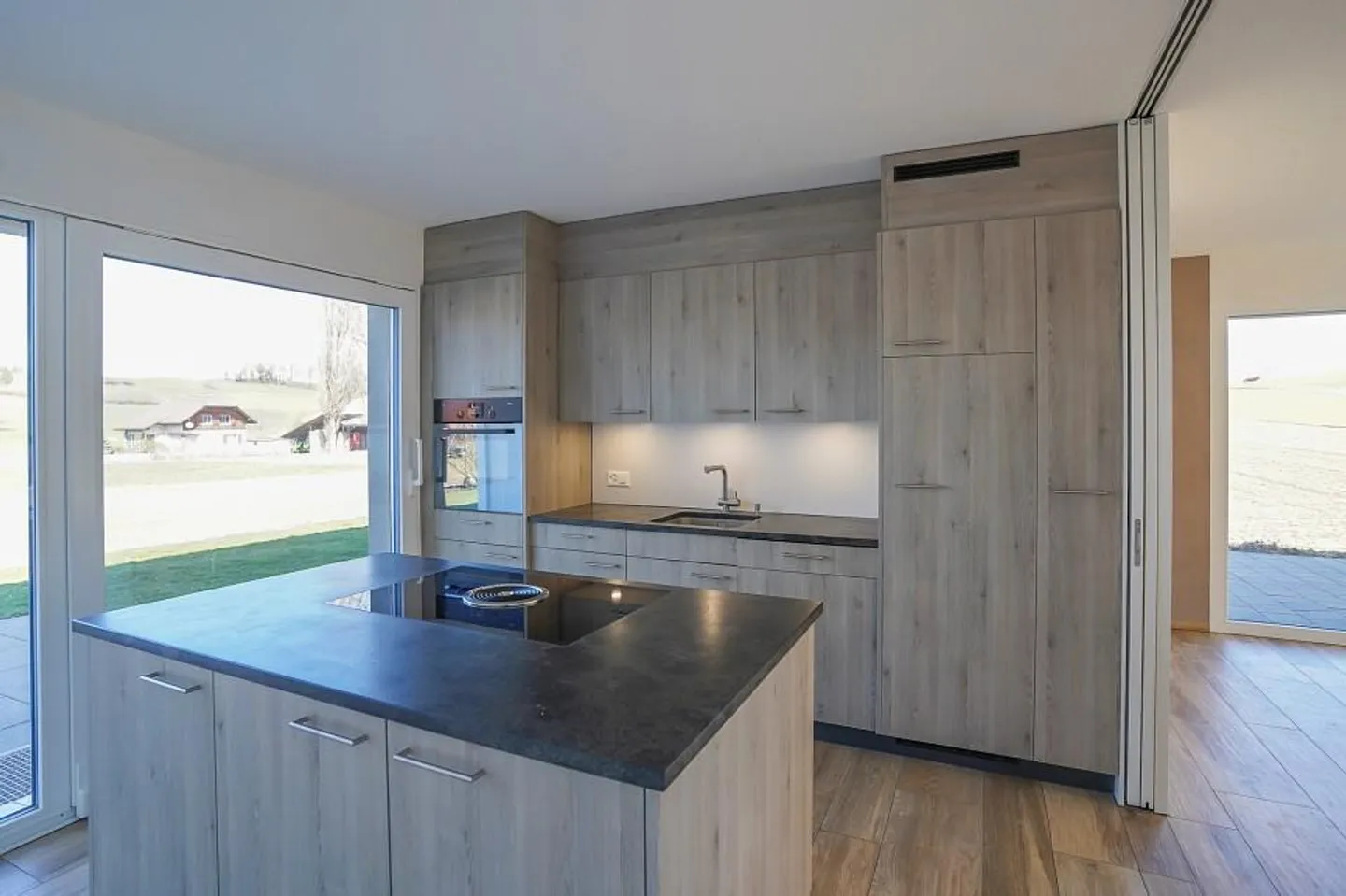 Casa familiare semi-indipendente quasi nuova in un contesto rurale - Foto 7 di 13