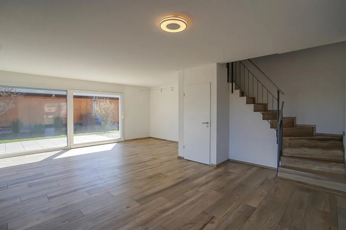 Casa familiare semi-indipendente quasi nuova in un contesto rurale - Foto 8 di 13