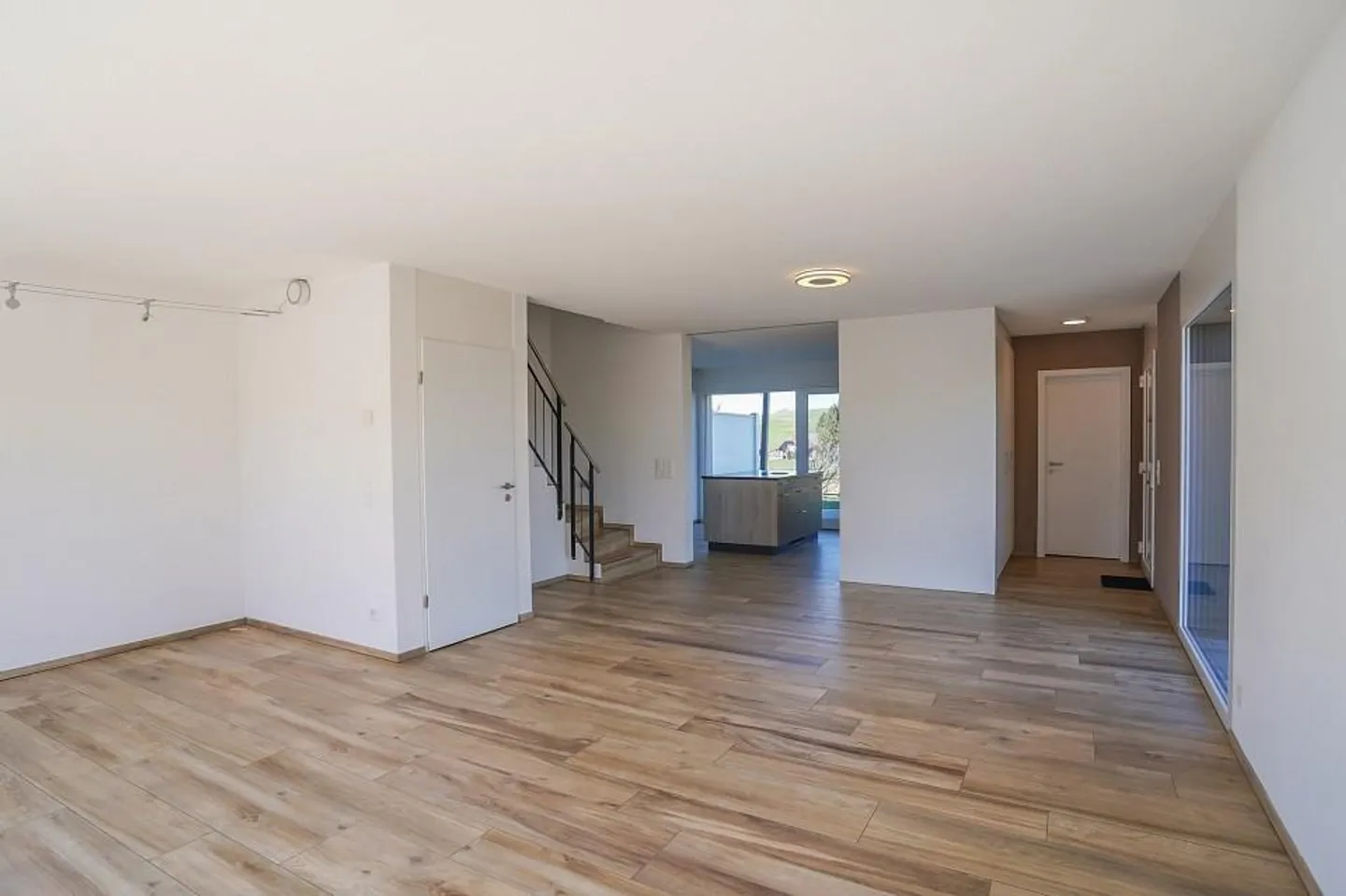 Casa familiare semi-indipendente quasi nuova in un contesto rurale - Foto 11 di 13