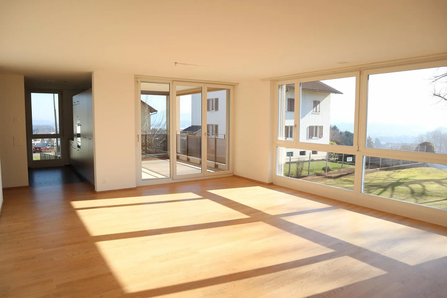 Appartement lumineux au rez-de-chaussée avec espace jardin - idéal pour les familles - Photo 3 sur 10