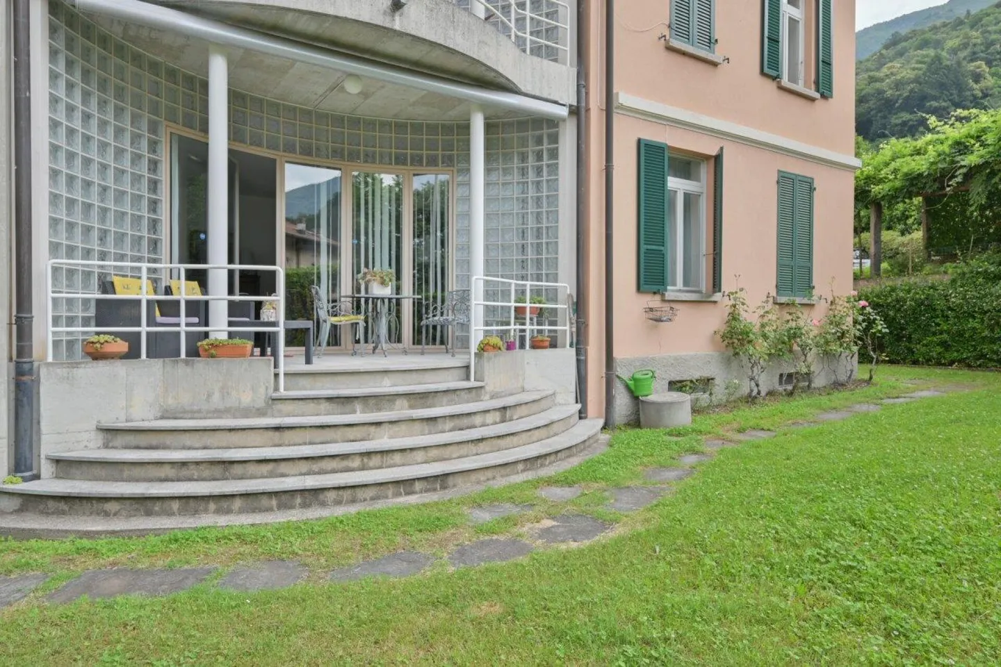 Appartamento con grande giardino in una casa bifamiliare in una posizione ricercata - Foto 10 di 13