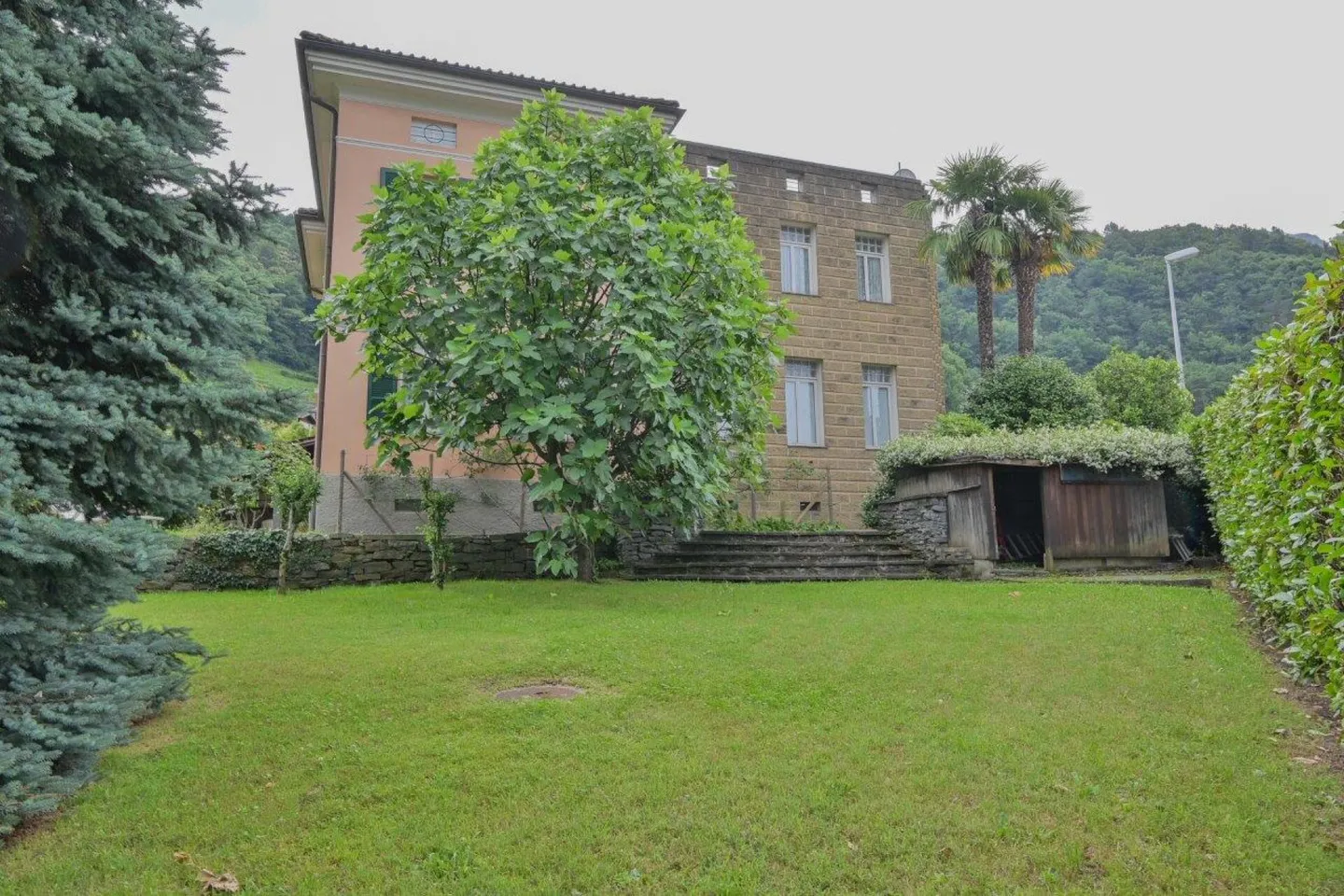 Appartamento con grande giardino in una casa bifamiliare in una posizione ricercata - Foto 12 di 13