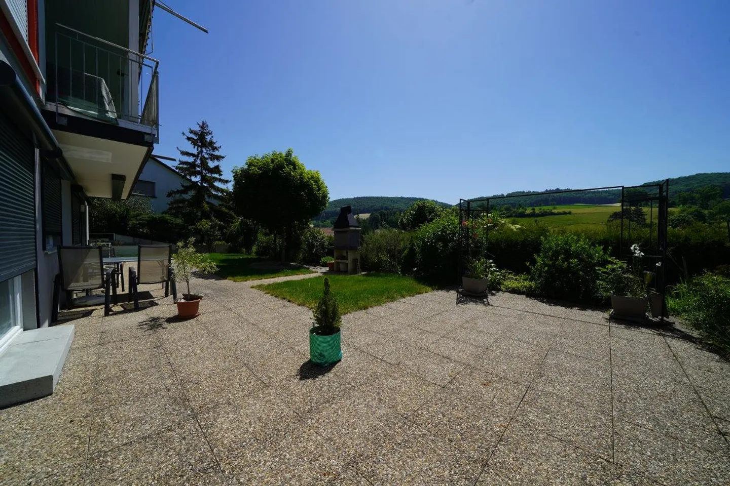Attractive ground floor apartment with terrace, garden and panoramic view - Photo 4 of 13
