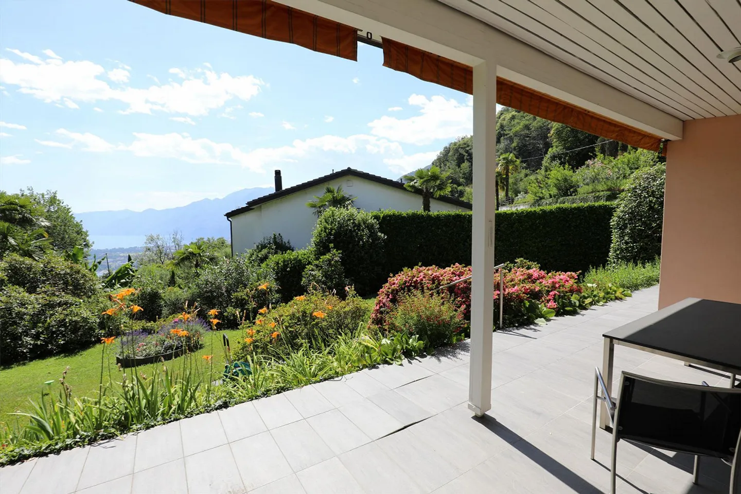 Bella casa vacanze in una posizione soleggiata a Brione s. Minusio - Foto 3 di 18