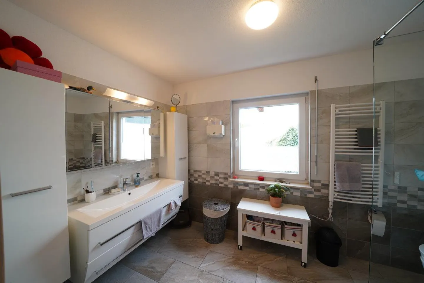 Attractive ground floor apartment with terrace, garden and panoramic view - Photo 10 of 13