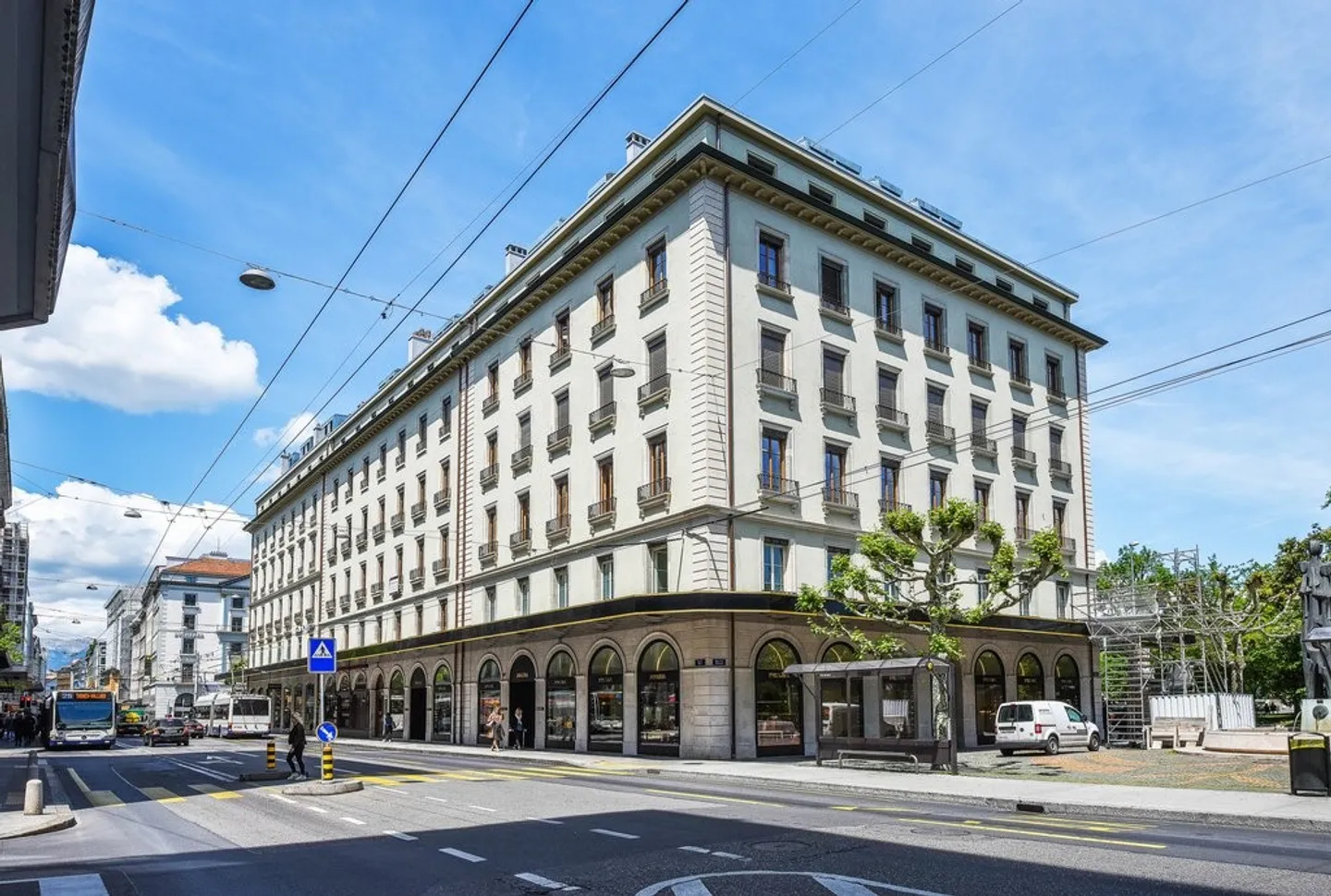 Magnificent offices in the city center - Photo 1 of 7