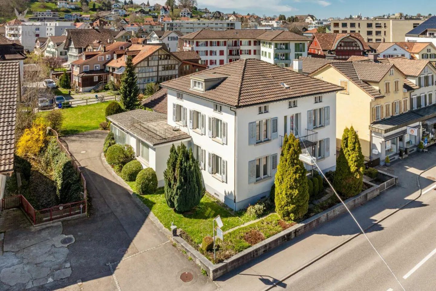 Il fascino senza tempo incontra nuove opportunità - Villa storica nel cuore di Flawil - Foto 1 di 12