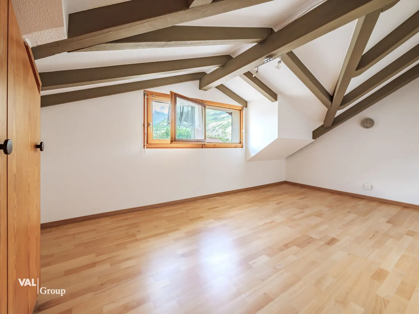 La tradition rencontre l'avenir : propriété résidentielle et commerciale avec un potentiel polyvalent - Photo 6 sur 22