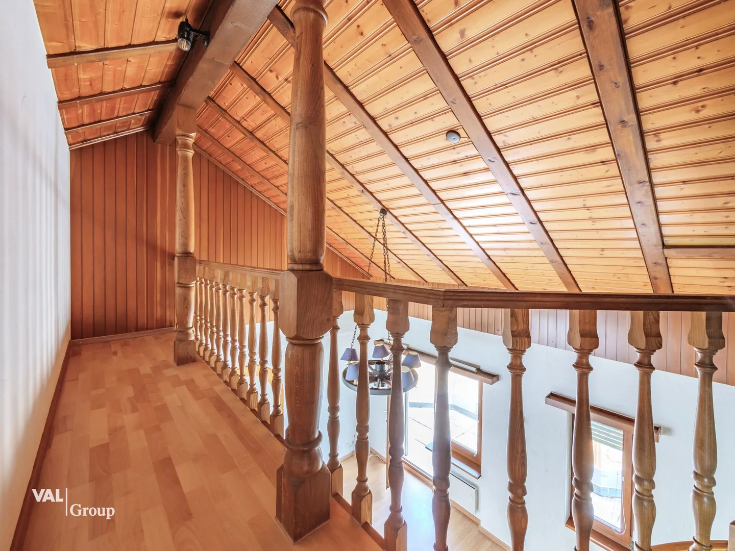 La tradition rencontre l'avenir : propriété résidentielle et commerciale avec un potentiel polyvalent - Photo 8 sur 22