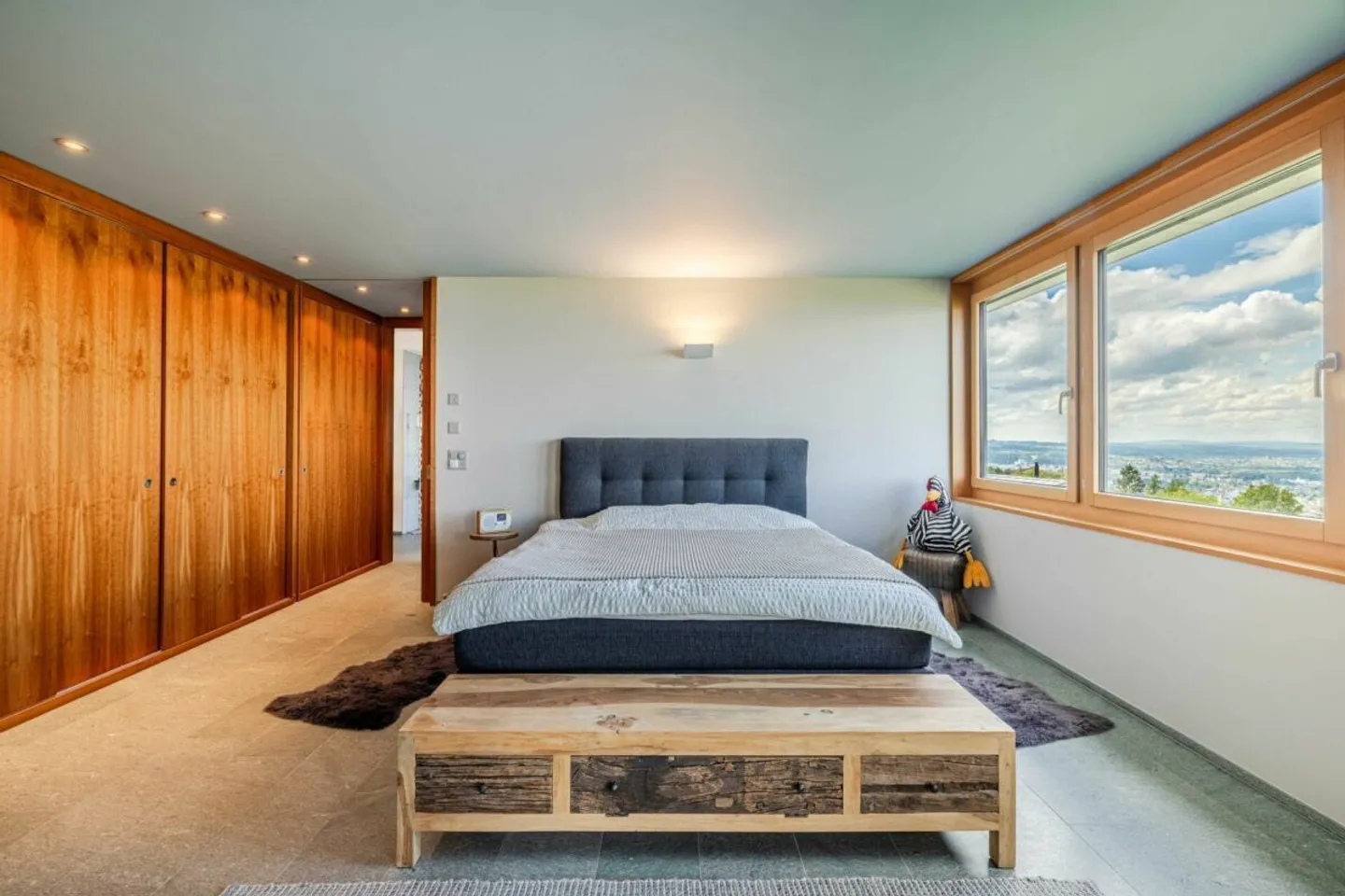Premium Single-Family Home with Panoramic Lake View and Exceptional Plot Size - Photo 5 of 25