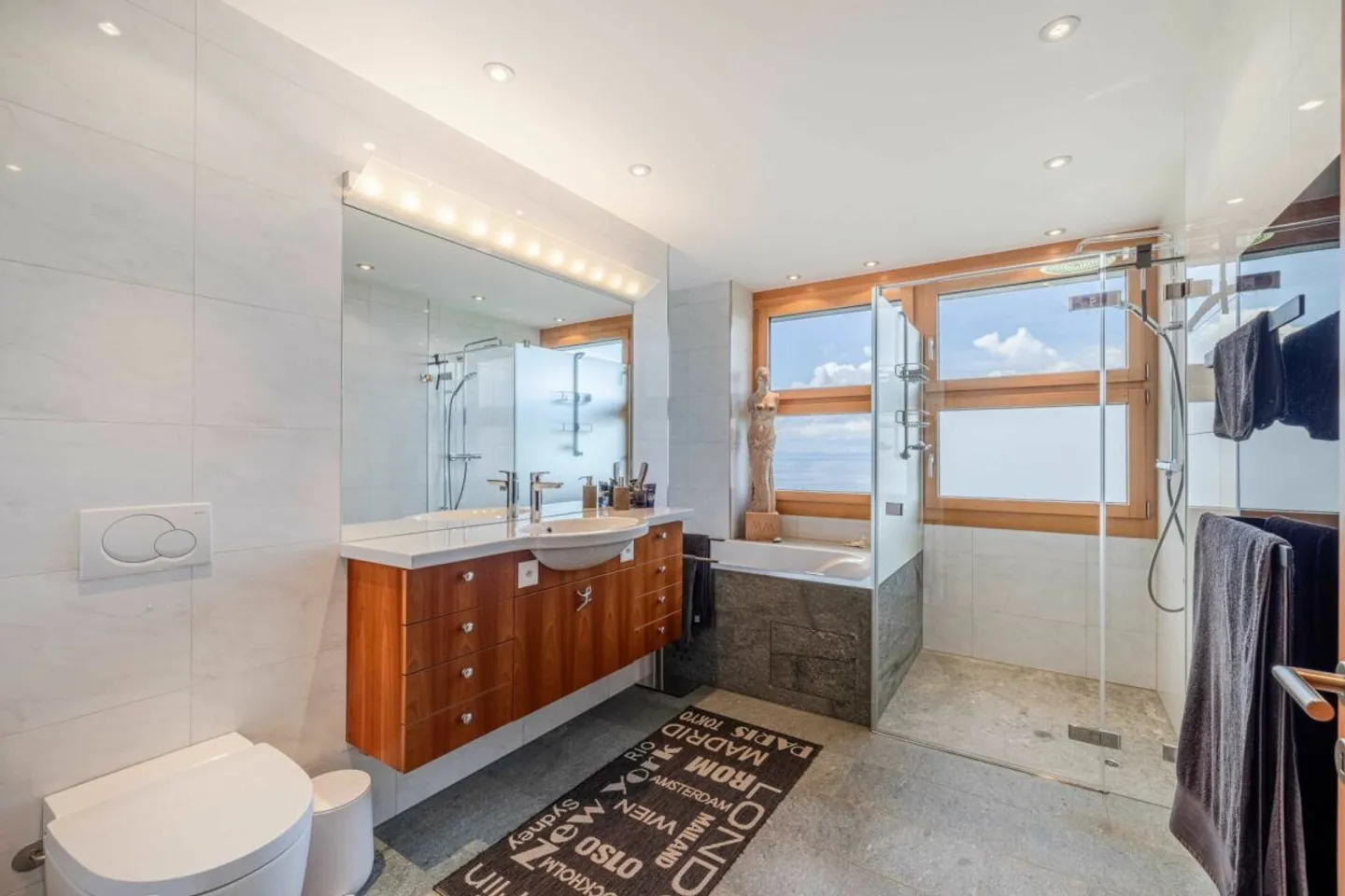 Premium Single-Family Home with Panoramic Lake View and Exceptional Plot Size - Photo 6 of 25