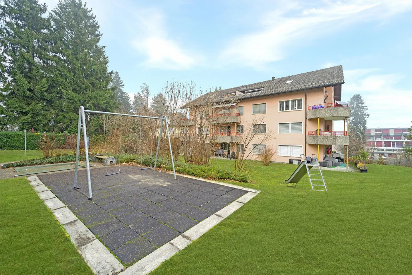 Vie de rêve dans le vert : spacieux appartement de 4,5 pièces au rez-de-chaussée - Photo 1 sur 6