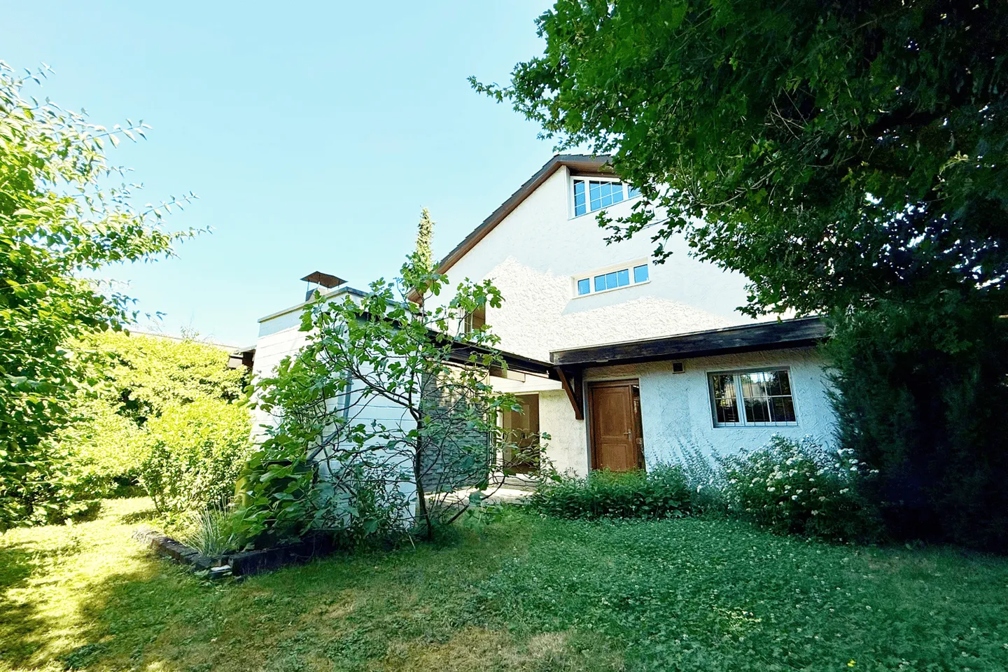 Maison individuelle spacieuse avec jardin dans un quartier résidentiel calme à Therwil - Photo 6 sur 10